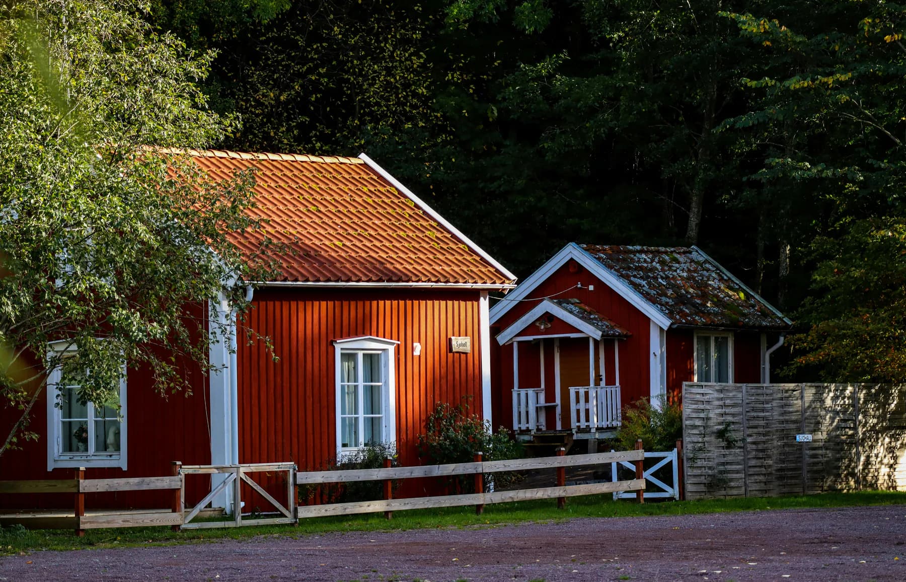 Norsk enebolig som representerer boligverdi og belåningsgrad ved refinansiering